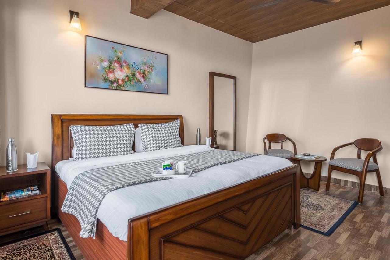 Stayvista At Cecil Cottages With Barbeque, Hill View Касаули Екстериор снимка